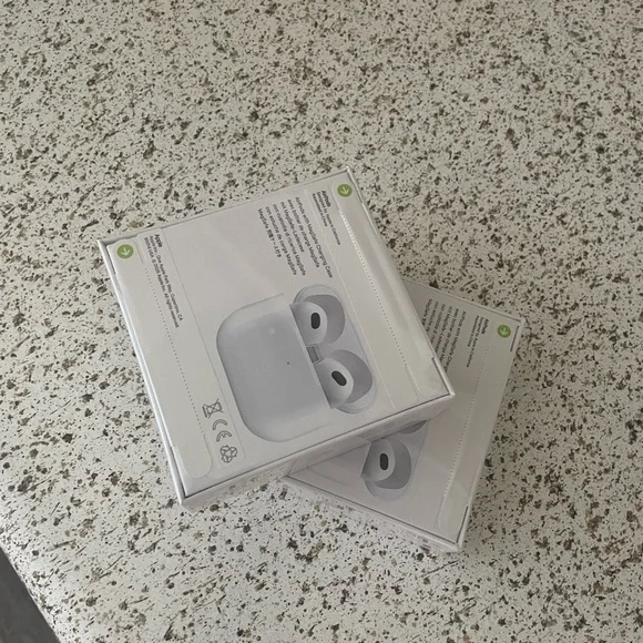 Apple White Wireless Earbuds
